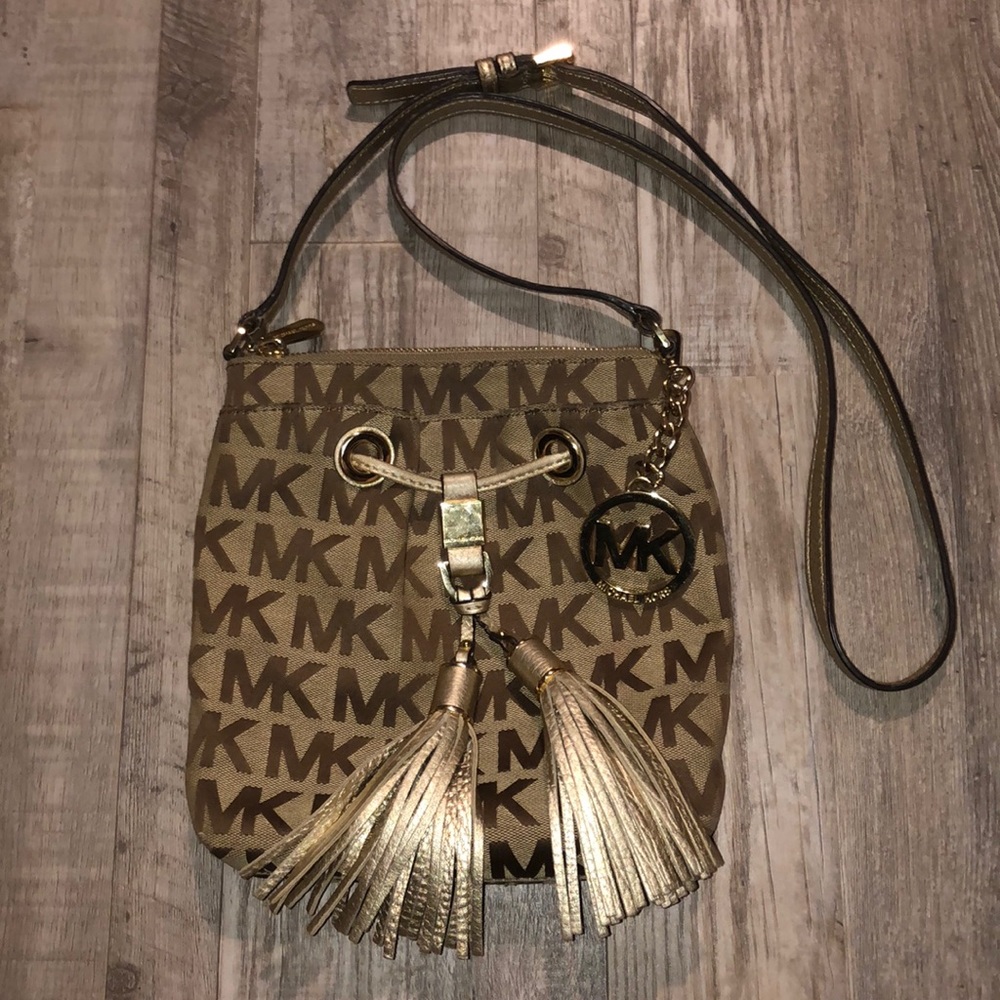 Crossbody purse